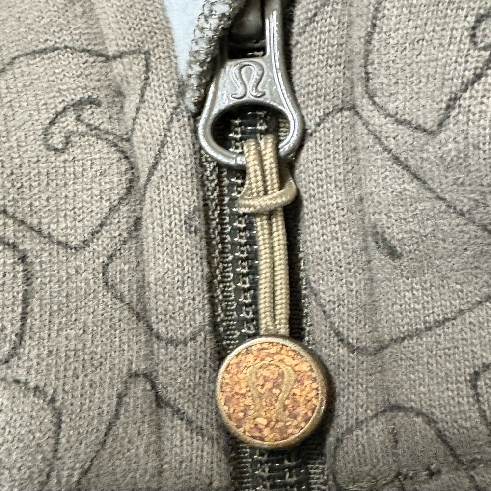 Lululemon Scuba hoodie - Picture 4 of 8